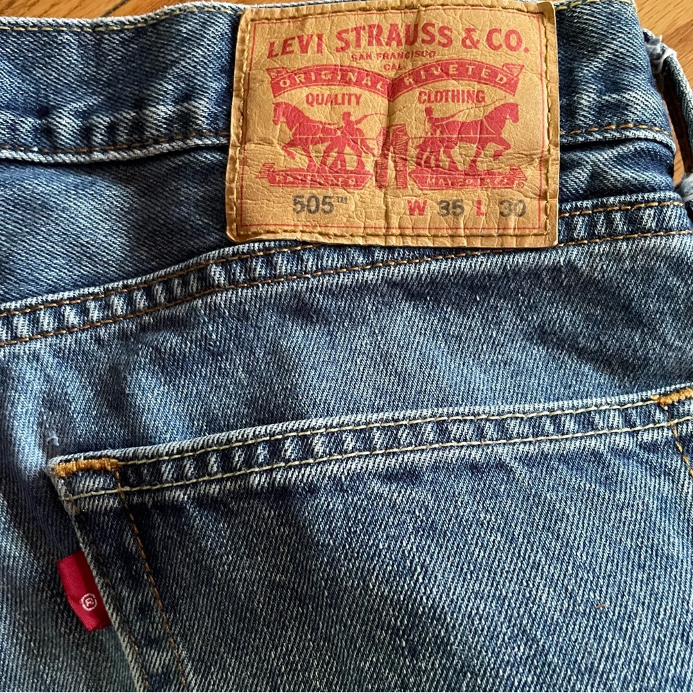 Levi’s 505 with blank red tab reg fit straight leg jeans